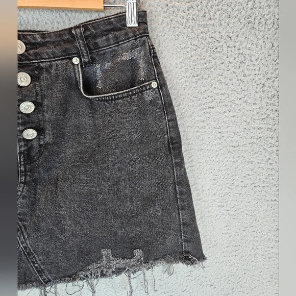 BDG Womens Black All Cotton Distressed Denim Mini Skirt Sz M Raw Hem Button Up - Picture 3 of 11